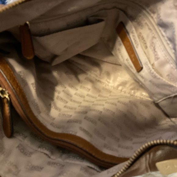 Michael Kors Pebbled Leather Shoulder Bag Camel Side Pockets - Picture 16 of 16